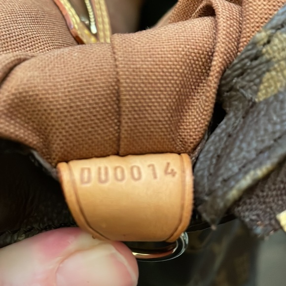 Louis Vuitton Cabas Mezzo bag - Picture 9 of 9